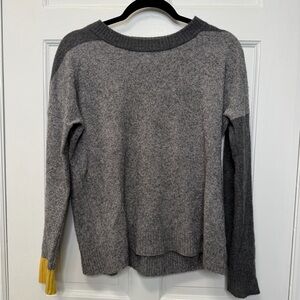 Aqua 100% Cashmere Gray Yellow Sweater Size Medium